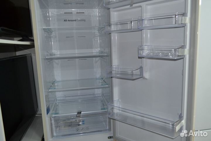 Холодильник новый Samsung RB37A52N0EL бежевый