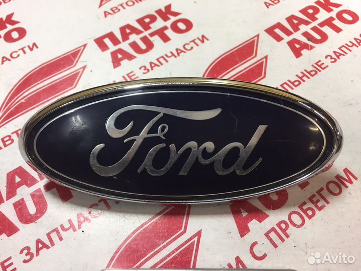 Эмблемы с крышки багажника Ford Focus 2