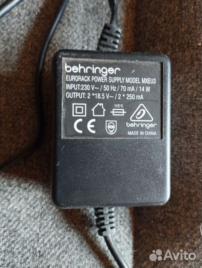 Микшерный пульт behringer