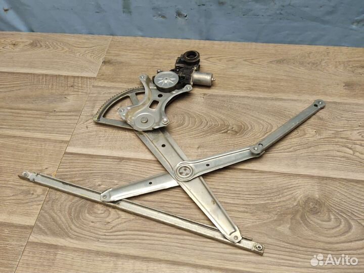 Стеклоподъемник передней правой двери Toyota LC200