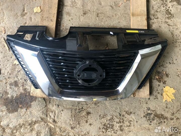 Решетка радиатора Nissan X-Trail 3 T32