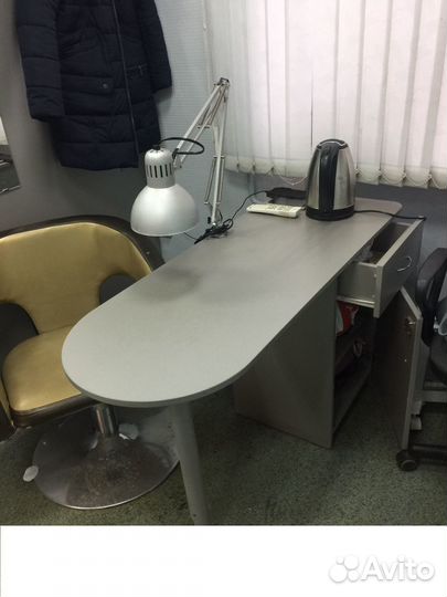 Маникюрный стол бу