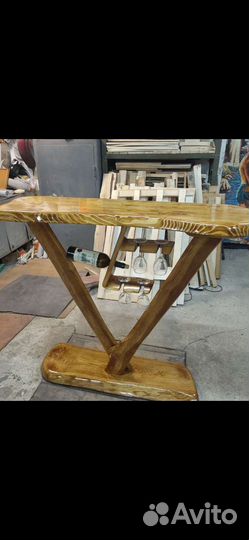 Барная стойка и два стула