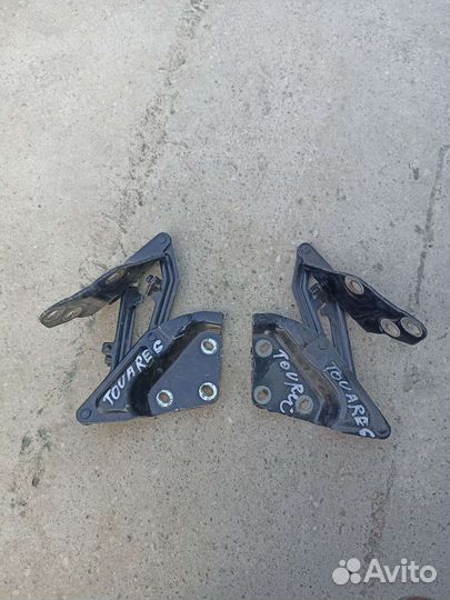 Volkswagen Touareg 2014 петля капота