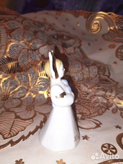 Статуэтка Девушка с голубем 1985г. СССР