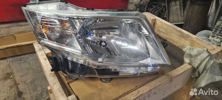 Фара Toyota roomy 