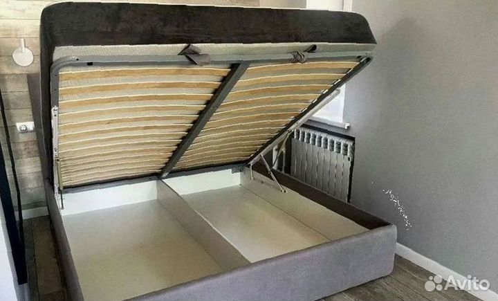 Кровать дизайнерская мягкая двуспальная