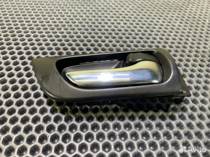 Ручка двери внутренняя прав. Toyota Land Cruiser P