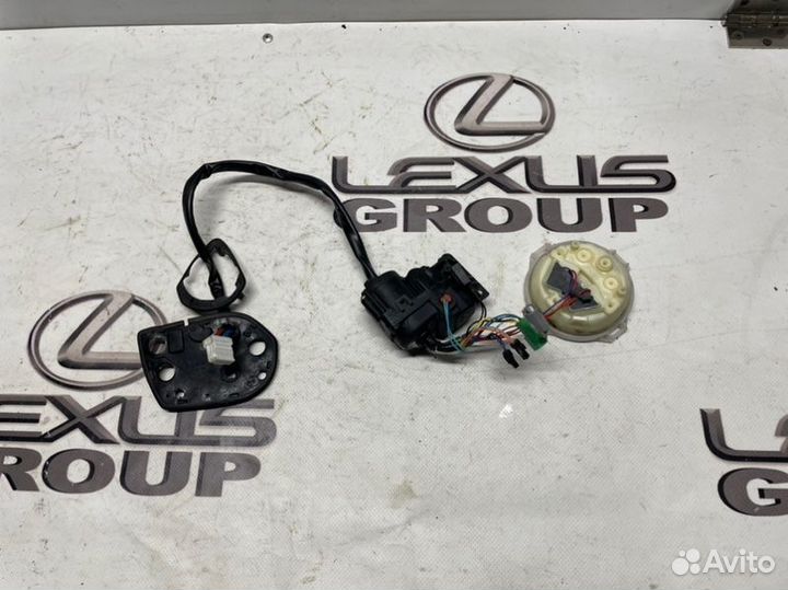 Мотор привода зеркала прав. Toyota RAV4