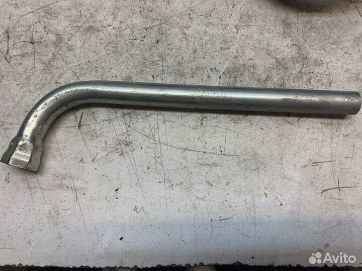 Болт крепления запасного колеса Skoda Octavia (A5