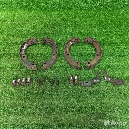 Комплект монтажный тормозных колодок задний