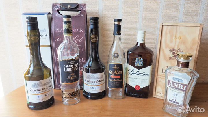 Пустые бутылки из под алкоголя