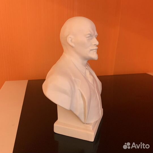 Бюст Ленина