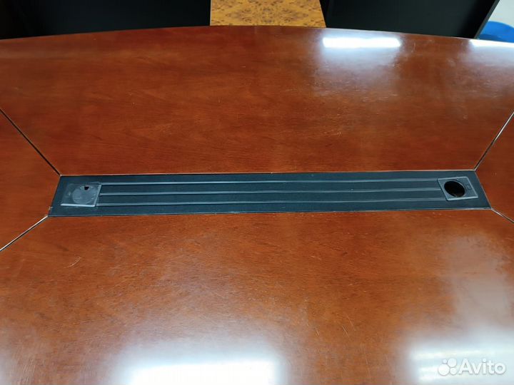 Стол для переговоров Б.У