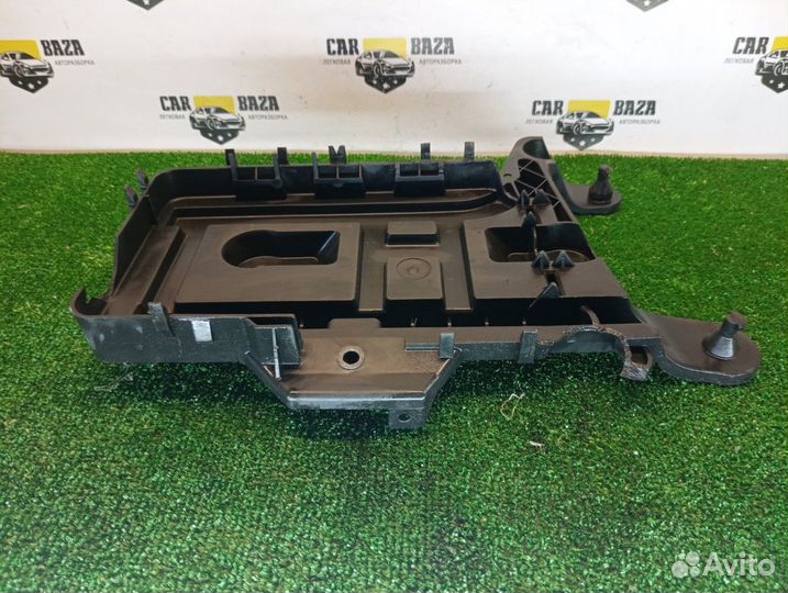 Крепление аккумулятора Audi1K0915333