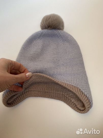 Шапка для девочки с натуральным помпоном
