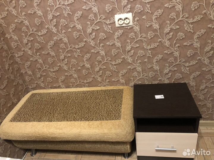 Тумба прикроватная и диванчик кухонный б/у