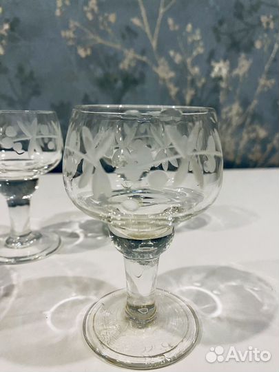 Коньячные рюмки на ножке