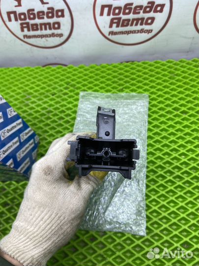 Правая форсунка омывателя фар prado 150