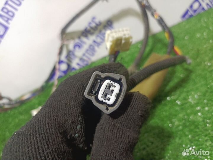 Проводка двери передняя левая Nissan Tiida хэтчбек