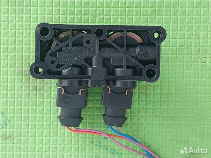 Блок клапанов пневмоподвески BMW Х5 Е53