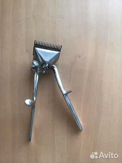 Старинная машинка для стрижки волос