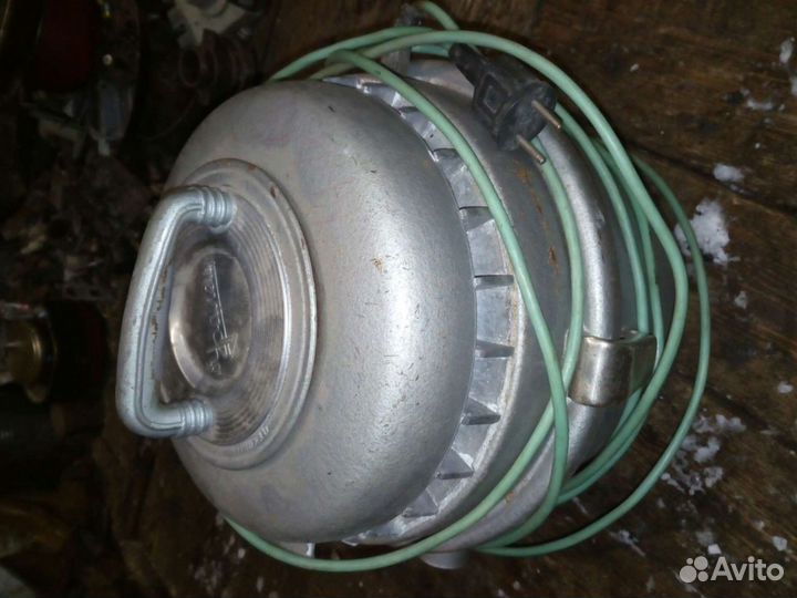 Пылесос времен СССР уралец