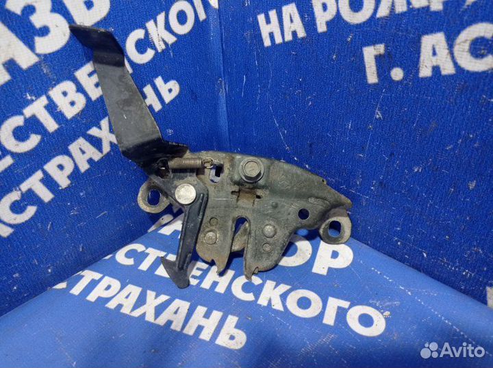 Замок капота Nissan Maxima A33 седан 2002