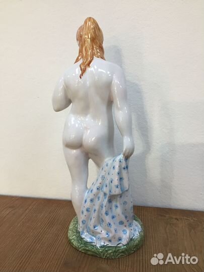 Ярославская майолика купальщица