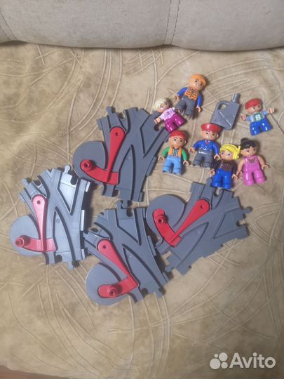 Lego duplo 2 грузовых поезда и рельсы