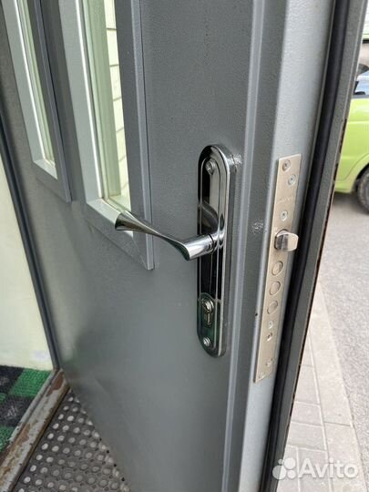 Дверь входная уличная бу