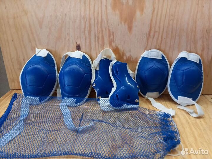 Новые наколенники и т. д