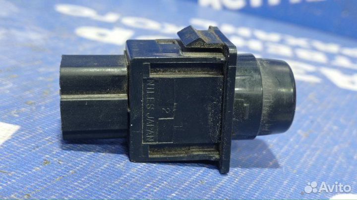 Кнопка обогрева заднего стекла Mitsubishi Pajero