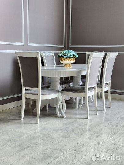 Стол и стулья в гостиную. В наличии