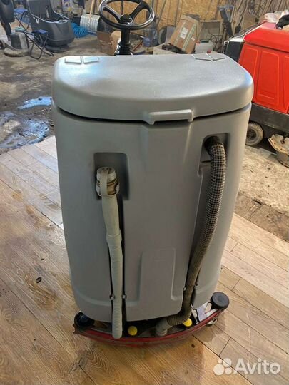 Аккумуляторная поломоечная машина Nilfisc br 755