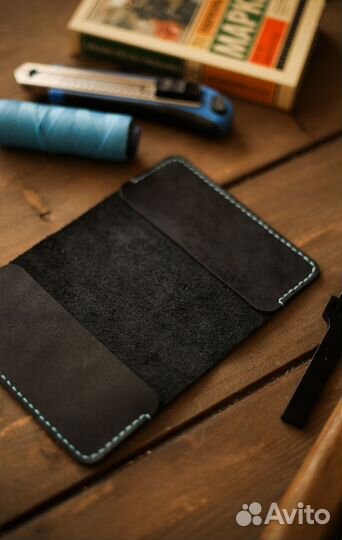 Кожаная обложка на паспорт ручной работы