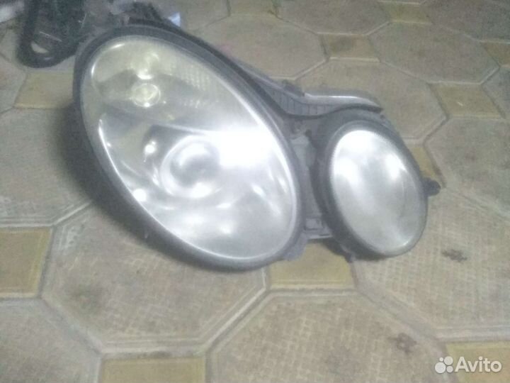 Фара правая на Мерседес 211