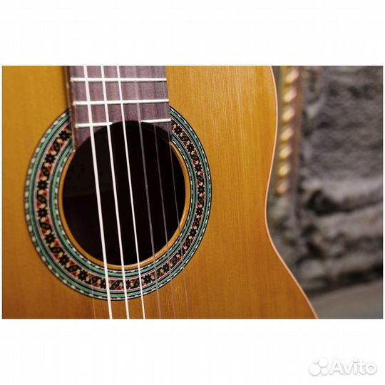 Классическая гитара Perez 610 Cedar