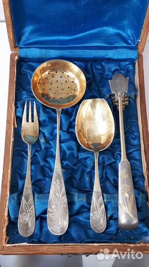 Серебрянный старинный набор для чая