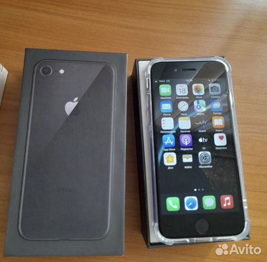 iPhone 8, 64 ГБ