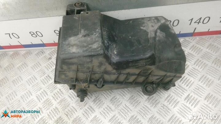 Корпус воздушного фильтра Volkswagen Golf 4 2000