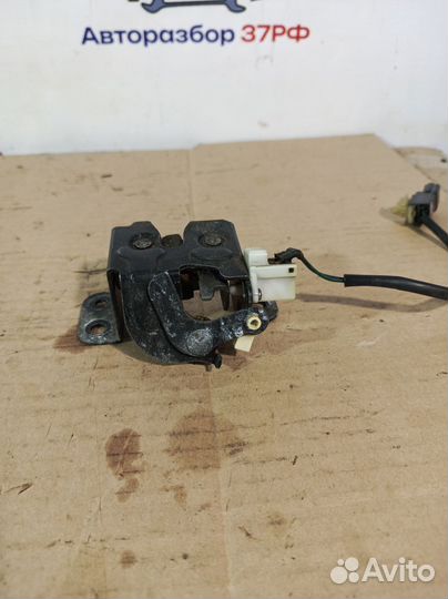 Замок крышки багажника Hyundai Santa Fe