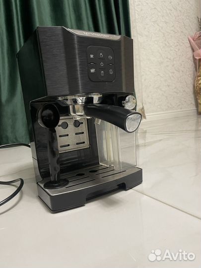 Кофеварка рожковая Redmond RCM-1511