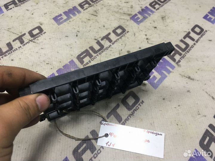 Кронштейн разъемов проводки Фольксваген Бора