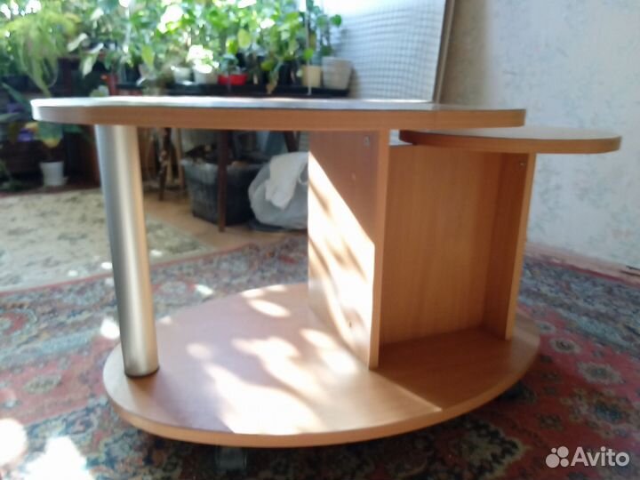 Журнальный столик на колесах бу