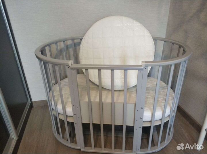 Детская кроватка трансформер с маятником