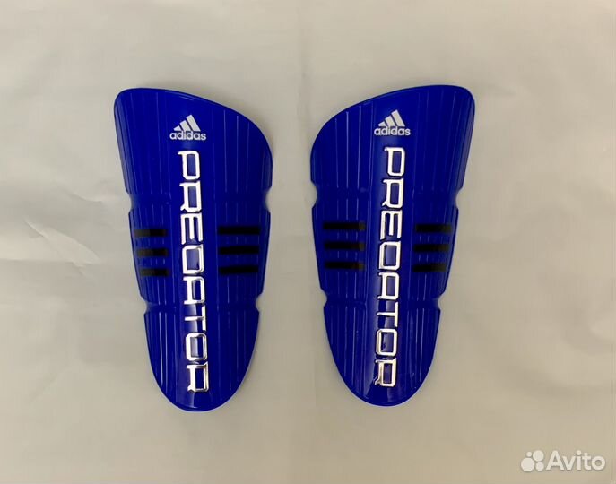 Детские футбольные щитки Adidas Predator