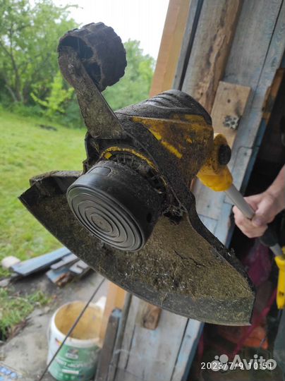 Электрический триммер садовый с леской