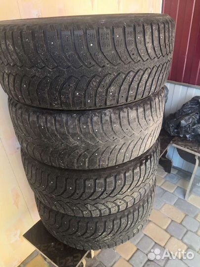 Bridgestone Blizzak LM-001 215/55 R16 93T