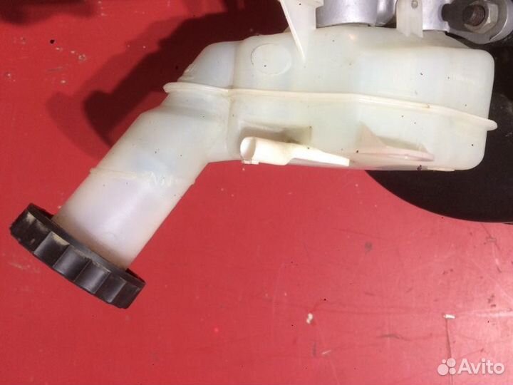 Бачок тормозного цилиндра Mitsubishi Outlander